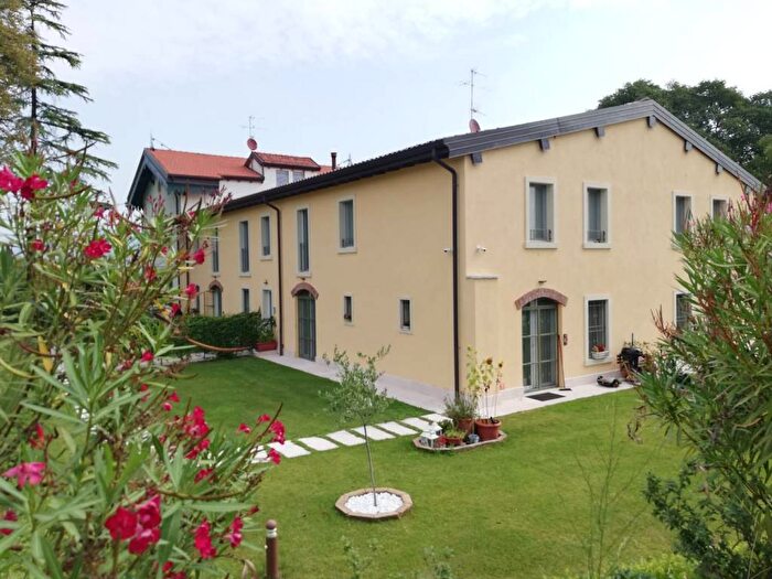 Appartamento bilocale in affitto in Via Aurora, Bussolengo