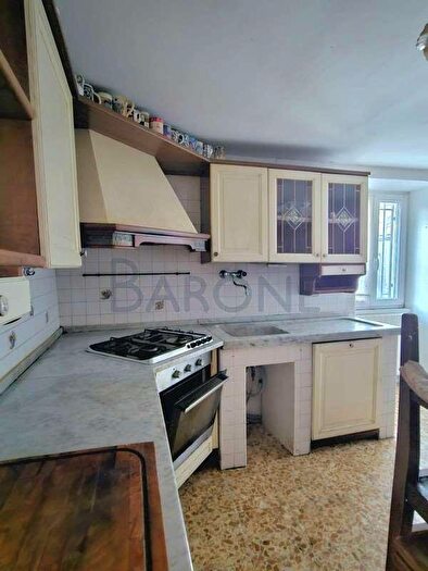 Appartamento quadrilocale in vendita in Via Montalbano, Massa