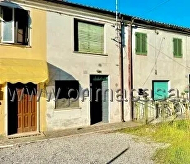 Casa quadrilocale in vendita in Via Bassa, Villimpenta