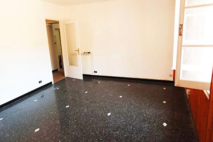 Appartamento con 5 locali in vendita in Via Camposilvano, Genova