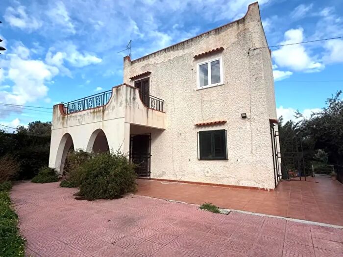 Casa con 6 locali in vendita in Via Tritone, Carini