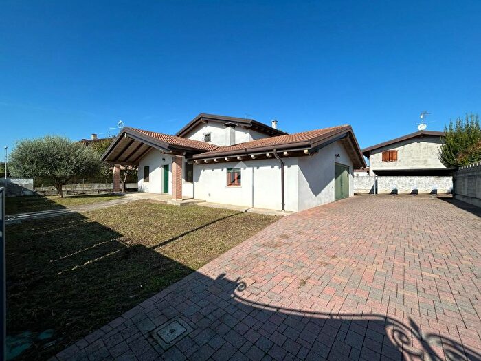 Casa quadrilocale in vendita in Isola Della Scala