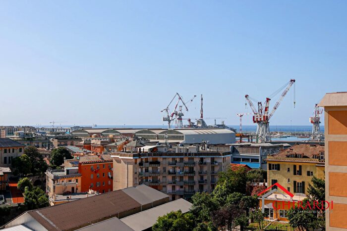 Appartamento con 7 locali in vendita in Via S Alberto a, Genova