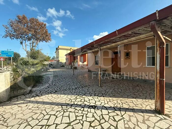 Casa quadrilocale in vendita in Via Santa Maria Goretti, Nettuno