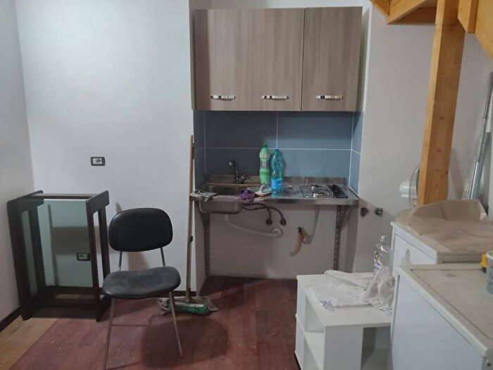 Appartamento monolocale in affitto in Via Luigi Settembrini, Tribunali, Napoli