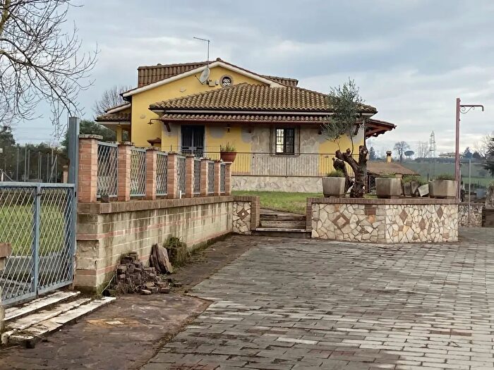 Casa con 7 locali in vendita in Località Santa Marta, Capena