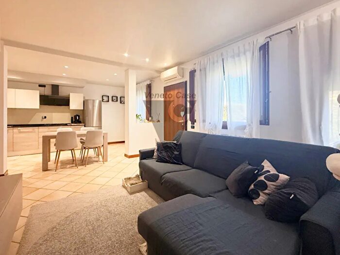 Casa quadrilocale in vendita in Campagna Lupia