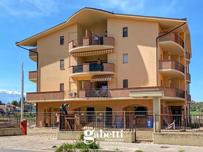 Appartamento quadrilocale in vendita in Via San Rocco, Castel Frentano