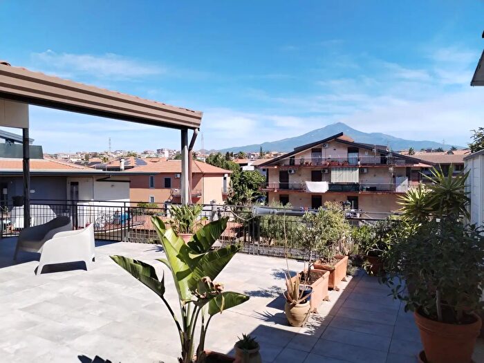 Appartamento con 6 locali in vendita in Via Enrico Toti, Sant'Agata Li Battiati