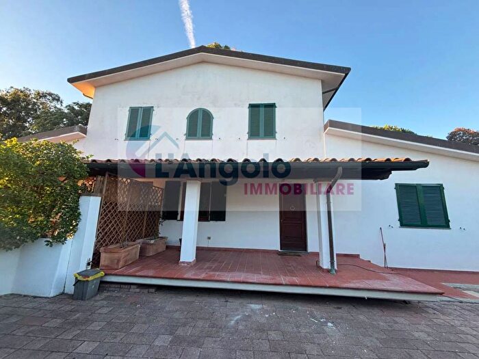 Casa quadrilocale in affitto in Via Dei Lecci, Darsena Ex Campo di Aviazione, Viareggio