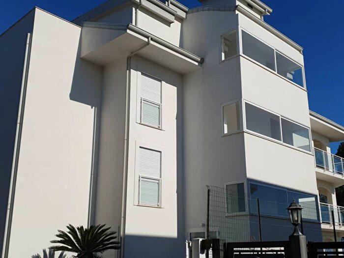 Appartamento trilocale in affitto in Via Corrado Alvaro, Soverato Marina, Soverato