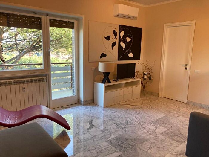 Appartamento monolocale in affitto in Via Simone Martini, Tintoretto, Roma