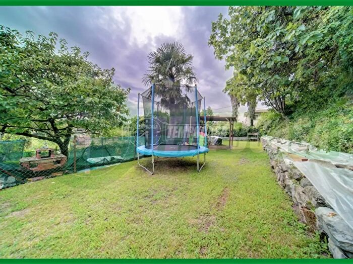 Appartamento trilocale in vendita in Contrada San Bartolomeo, Cocquio Trevisago