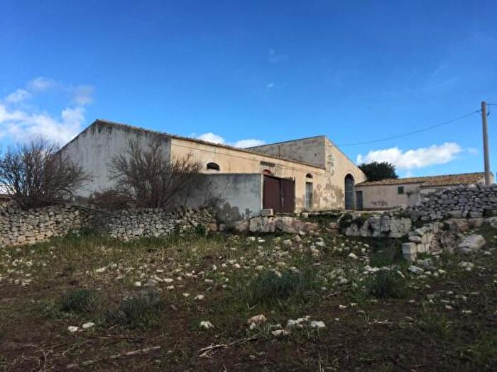 Casa con 6 locali in vendita in Ragusa