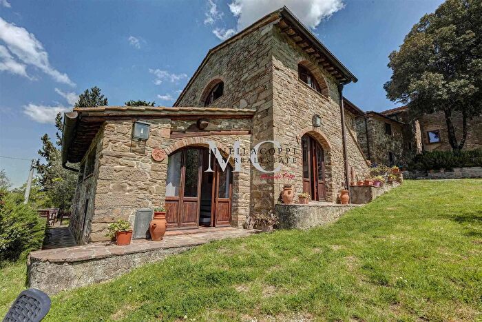 Casa con 10 locali in vendita in Greve In Chianti