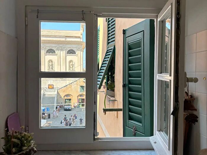 Appartamento trilocale in vendita in Piazza Colombo, Camogli