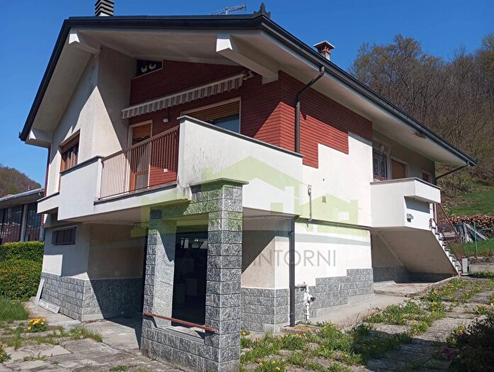 Casa con 5 locali in vendita in Via Montefenera, Valduggia