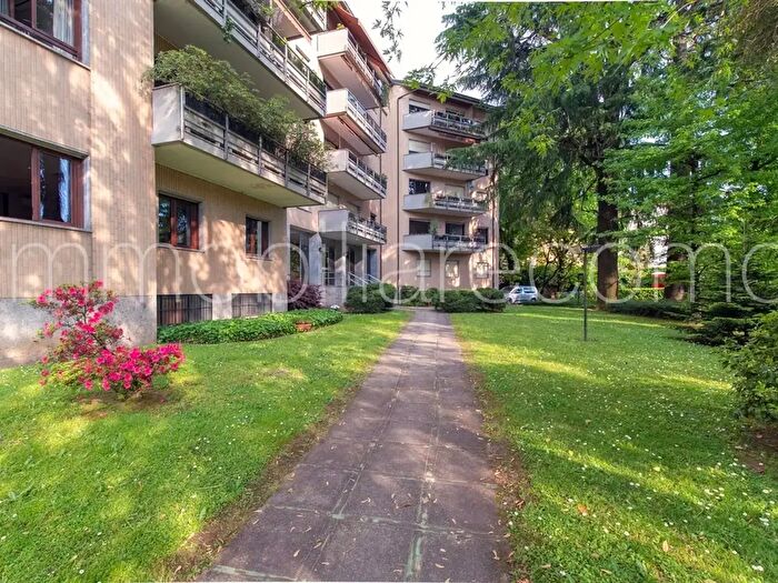 Casa con 7 locali in vendita in Via Petrarca, Como