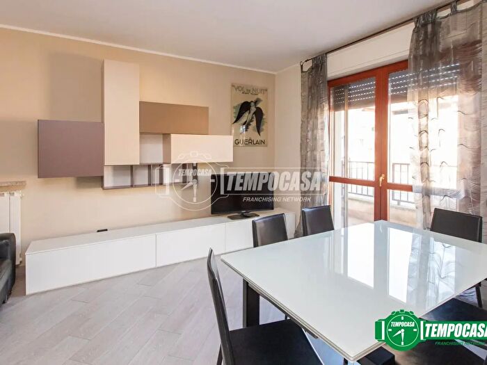 Appartamento trilocale in vendita in Via Asilo Bis, Momo