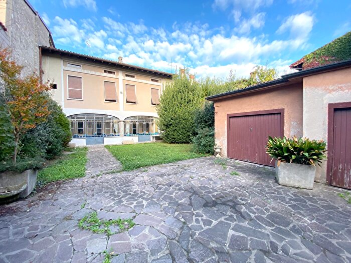 Casa con 10 locali in vendita in Piazza Libertà, Paderno Franciacorta