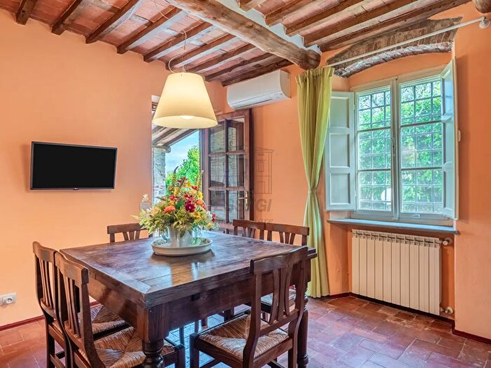 Casa con 12 locali in vendita in Via di Mutigliano B, Lucca