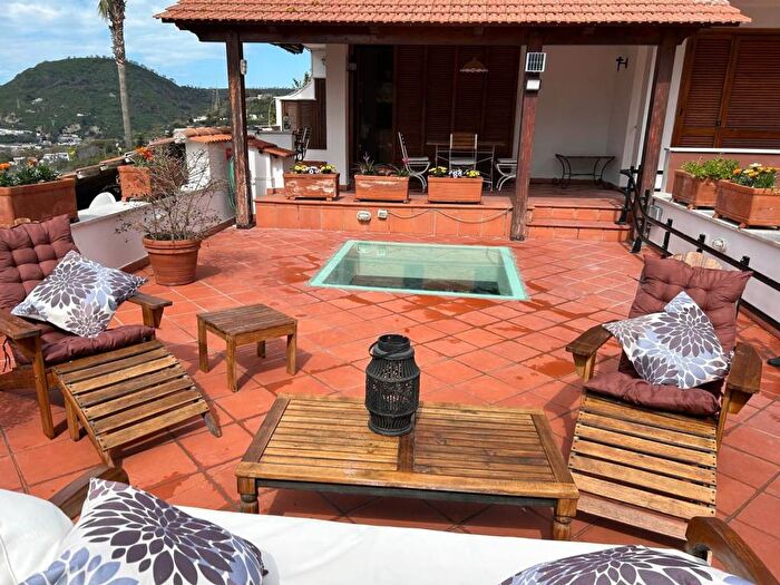 Casa con 5 locali in affitto in Via Vecchia delle Vigne, Pozzuoli Alta, Pozzuoli