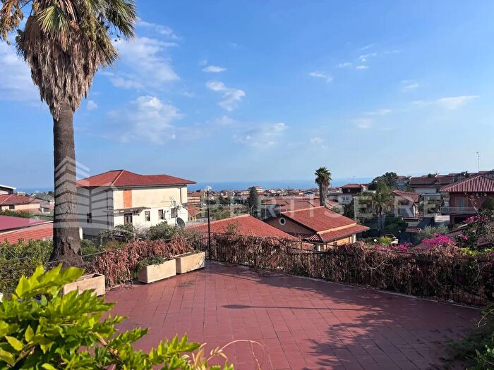 Casa con 18 locali in vendita in Via Polveriera, Mascalucia