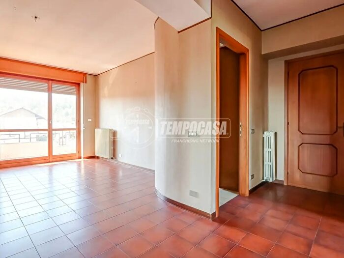 Appartamento quadrilocale in vendita in Via Nuova, Borgomanero