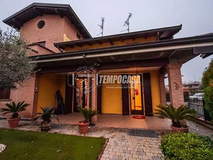 Casa con 6 locali in vendita in Via Alberto Moravia F, Castelvetro Di Modena