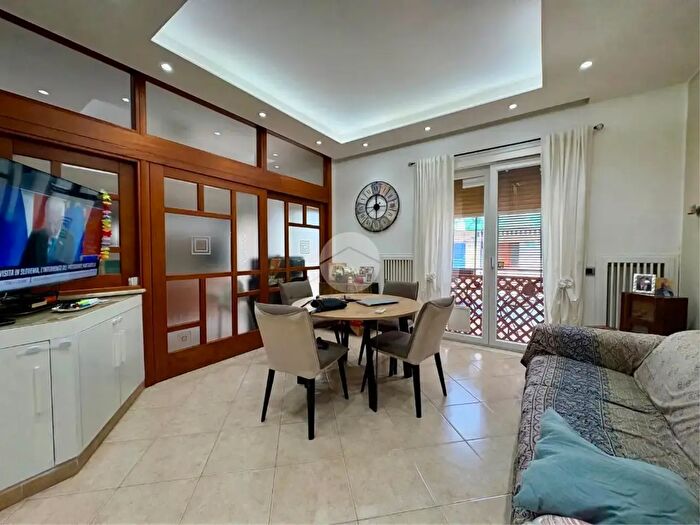 Appartamento con 5 locali in vendita in Via Pigna, Napoli