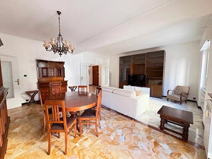 Appartamento con 6 locali in affitto in Via Nicola Fabrizi, Quarto, Genova