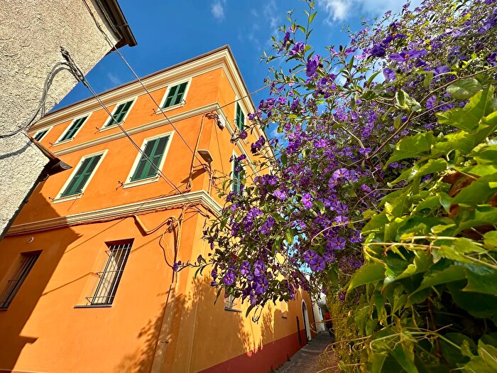 Appartamento quadrilocale in vendita in Via Giuseppe Garibaldi, Diano San Pietro