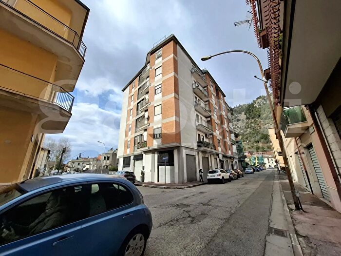 Appartamento con 5 locali in vendita in Via Zincone, Sora