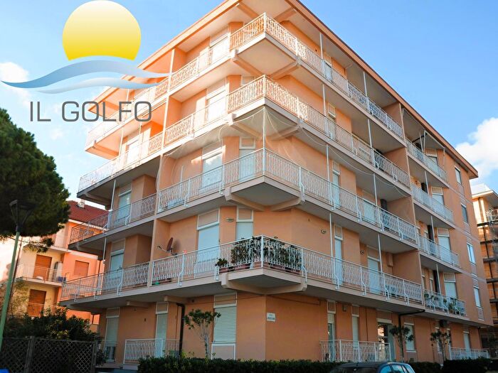 Appartamento trilocale in vendita in Via Lungofiume, San Bartolomeo Al Mare