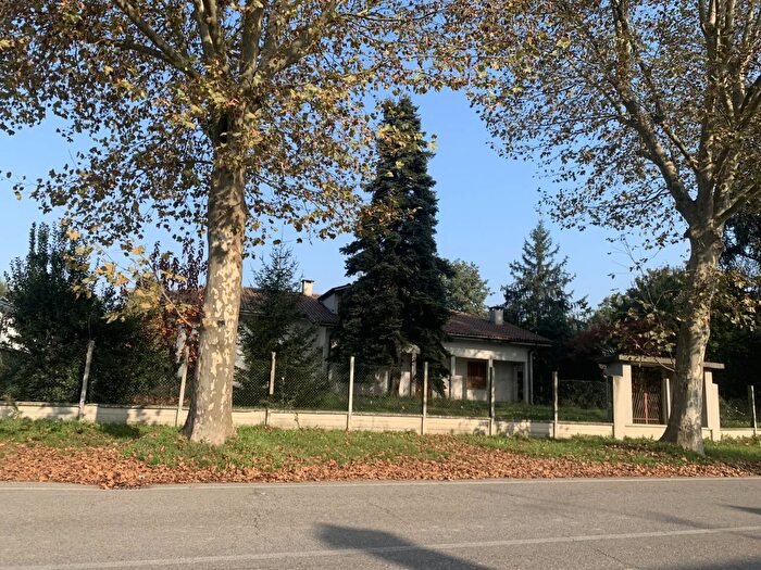 Casa con 10 locali in vendita in Suzzara