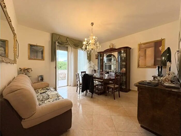 Appartamento quadrilocale in vendita in Largo Ippona, Palermo