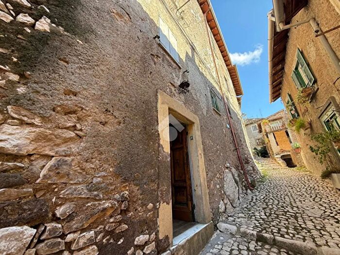 Appartamento con 5 locali in vendita in Via Crognaleto, Artena