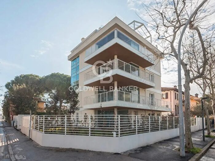 Appartamento con 6 locali in vendita in Viale Milano, Riccione