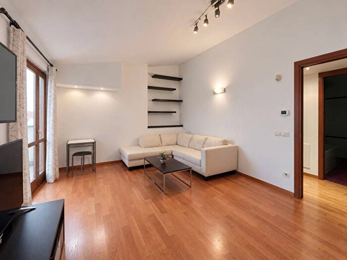 Appartamento trilocale in affitto in Via San Gerolamo Emiliani, Porta Romana Medaglie d'Oro, Milano