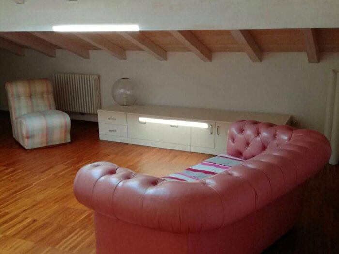 Appartamento monolocale in affitto in Viale Antonio Allegri, Centro Storico, Reggio Emilia