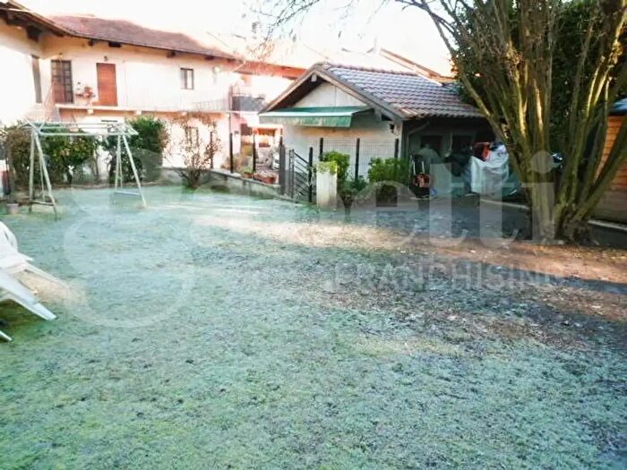 Appartamento bilocale in vendita in Via Leopardi, Vergiate