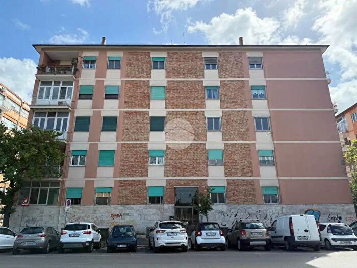 Appartamento con 5 locali in vendita in Via Salvatore Pincherle, Roma
