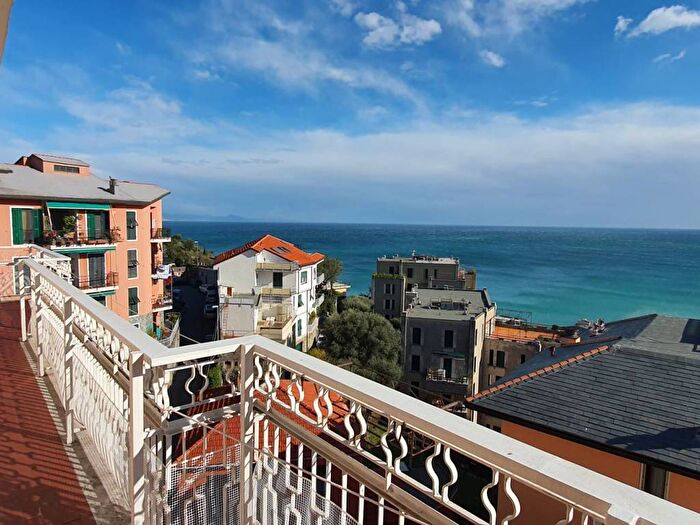 Appartamento trilocale in affitto in Via Romana di Levante, Centro, Arenzano