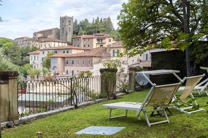 Appartamento con 6 locali in vendita in Via Leone Livi, Montecatini Terme