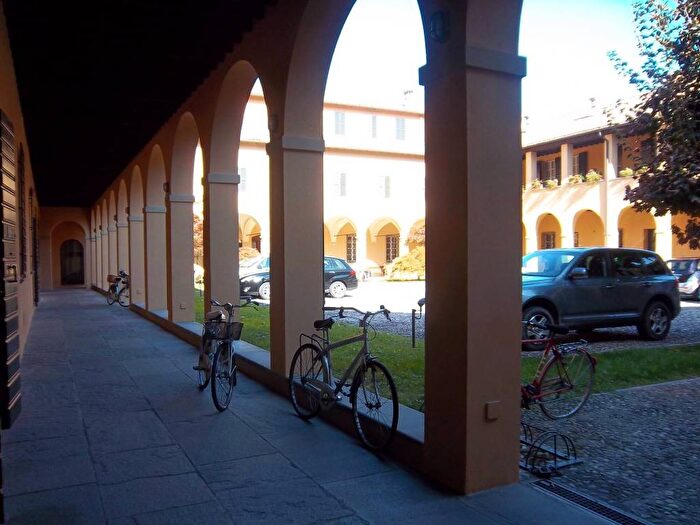 Casa trilocale in affitto in Viale Montegrappa, Centro Storico, Reggio Emilia