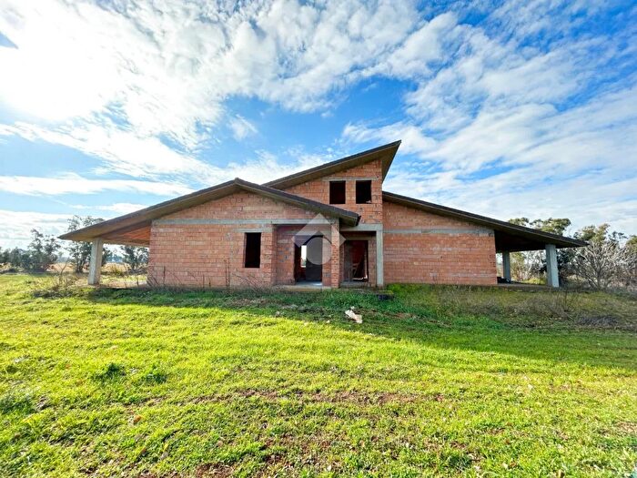 Casa con 8 locali in vendita in Strada Vivenzio, Vetralla