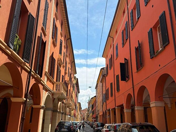Appartamento con 5 locali in affitto in Via San Petronio Vecchio, Santo Stefano, Bologna