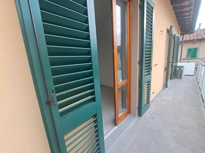 Appartamento quadrilocale in vendita in Via della Chiesa Signa, Signa