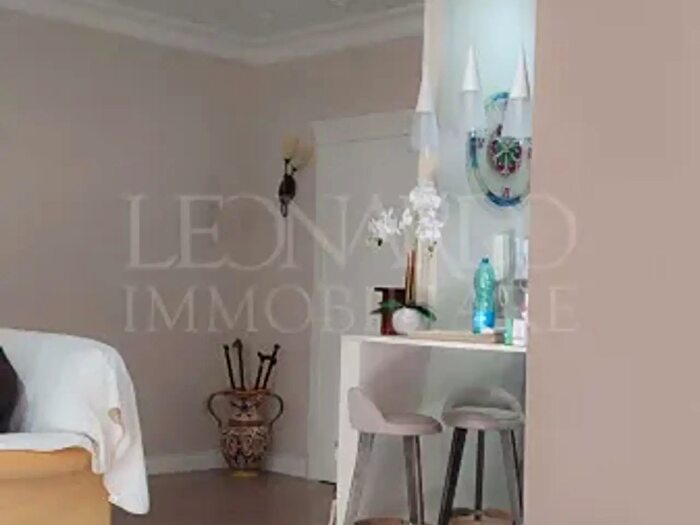 Appartamento trilocale in vendita in Via Vecchia Napoli, Napoli