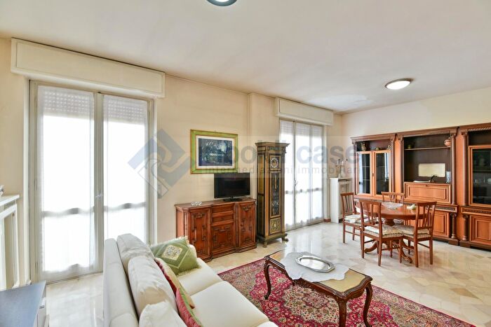 Appartamento trilocale in vendita in Seregno